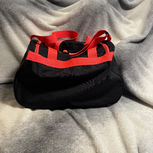 Adidas Duffle/Gym Bag - Picture 6 of 8